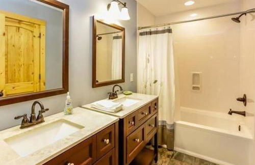 luxury Dear Tryon Cabin by TIEC in Green River Highlands - Foto 12