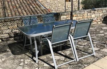 Location chaleureuse à Orgnac-l'Aven avec piscine partagée - Foto 2