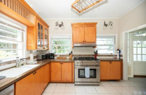 Spacious 2BR in Grand Old Home, Downtown Durham - Photo 35