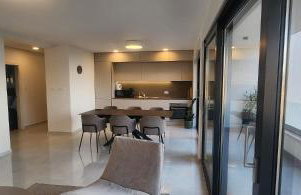 Modern 3BR Apartment with Private Pool, Sea View & Garage - Foto 22