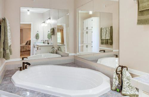 4 Mi to Norfork Lake Country Stay with Farm Views! - Foto 13