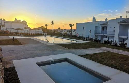 ATLANTERRA-ZAHARA DE LOS ATUNES Increíble apartamento con porche de 16m y jardín privado de 72m - Foto 2