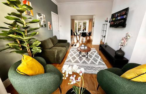 Spacious 6 bed house Altrincham - Foto 1