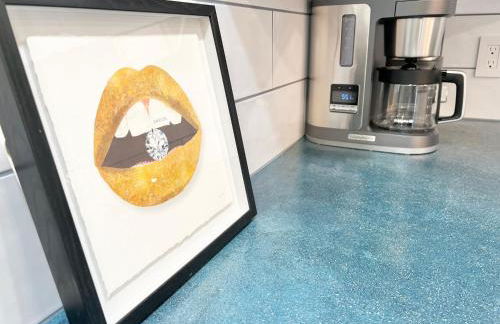 Luxury 4 bedroom 2 bath Lake Views - Photo 10