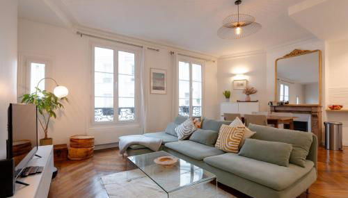 Sophisticated 2BR - Steps to Station - Foto 1