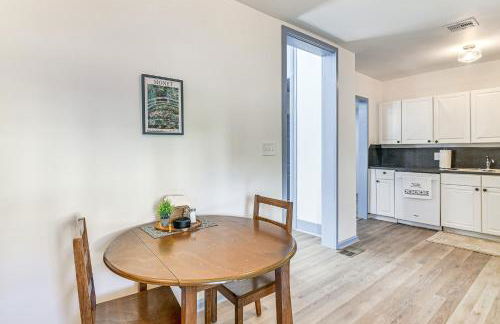 Walk to The Strand Historic Family Base with Yard! - Foto 9