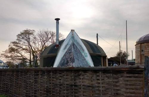 Bembridge Harbour Yurt - Log Burner - Wifi - Photo 17
