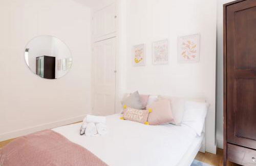 Bright, Spacious 2-bed, 5 mins from Tube, Sleeps 4 - Pass the Keys - Foto 35