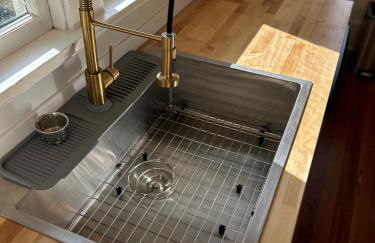 *Boho Bungalow-King-Backyard-Full Kitchen-W/D* - Foto 25