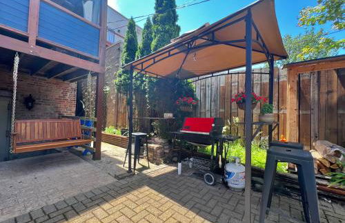 The Banksy-Free Parking -4 bedroom w King bed- Firepit Rooftop near United Center - Foto 9