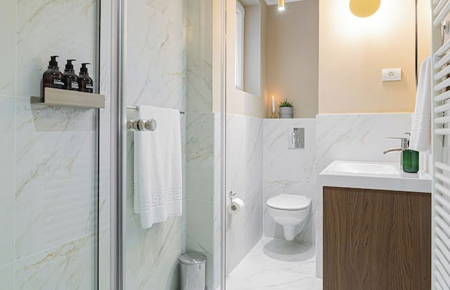 Designer 2-Bedroom Flat with Balcony & Full Amenities Steps from Piata Universitatii - Foto 32