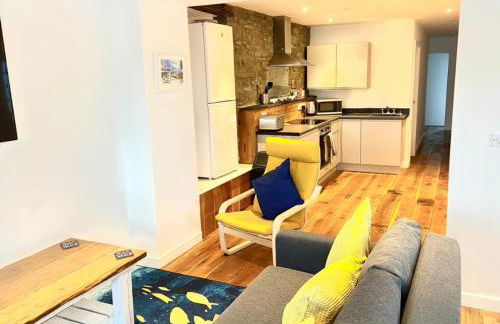 Harbour Lights Apartment New Quay - Photo 9