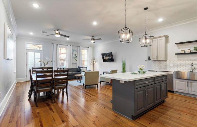 Spacious 5BR Urban Retreat with Balcony & Pool - Foto 50