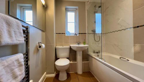 The Orchid-Central Beeston-Private Apartment-SmartTV-Free Wi-Fi-Tram-Parking - Foto 5, Shower