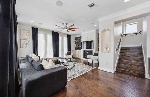 Resort vibe with Pool and Hot tub Downtown skyline views - Photo 2