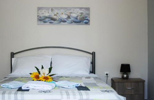 Soula's Sunshine Green Apartment - Photo 4