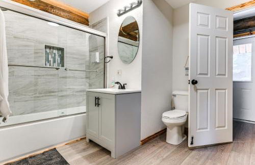 Cozy Melrose Cabin with Fire Pit Walk to River! - Foto 13