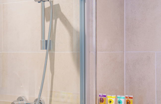 Beautiful Cityscape Views From This Urban Retreat - Foto 27