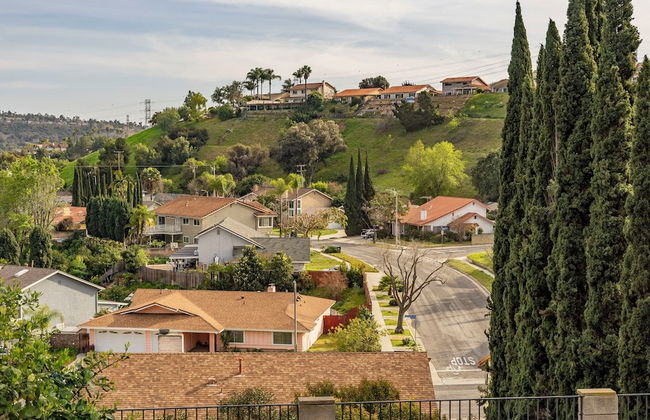 Serene Retreat & Modern Comforts in Rowland Heights - Foto 1
