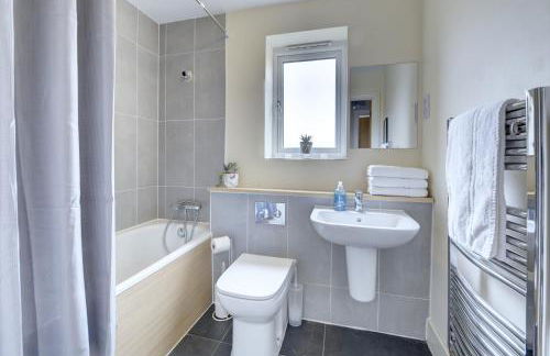 Modern Comfort, 2BR, Ensuite, Parking - Foto 19