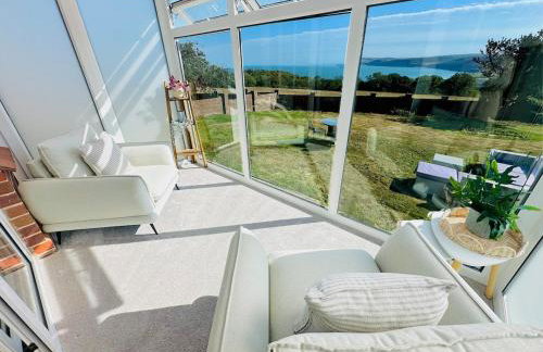 Elegant Coastal Home with Unrivalled Sea Views - Foto 1