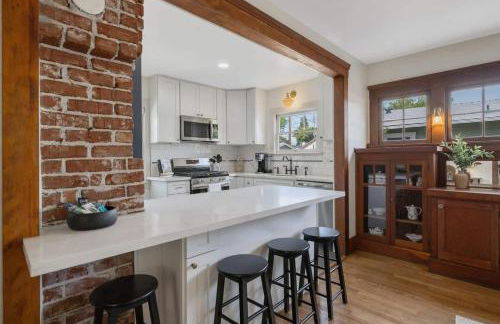 2 bed, 2 bath, historic beauty, walk downtown - Foto 19