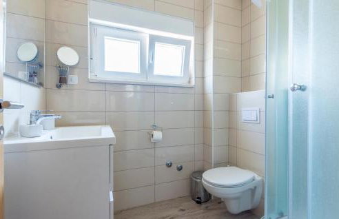 Gorgeous Home In Mravince With Sauna - Photo 49