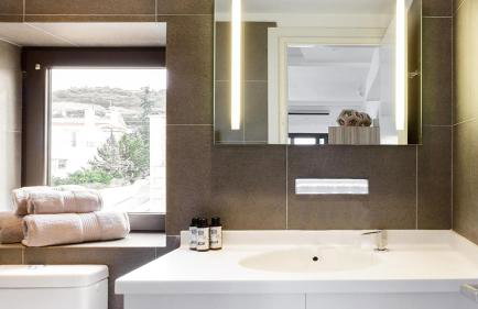 Contemporary Maisonette with Sea View Roof Terrace - Foto 16