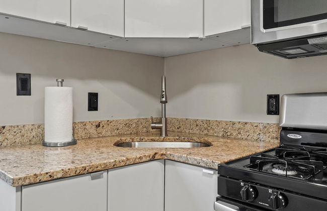 Spacious Sunny Shaw 1BR 1BA Apartment - Photo 23