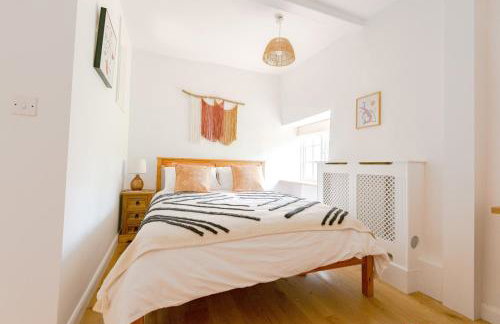 Beautiful 3BD Thatched Stone Cottage Kettering - Photo 18