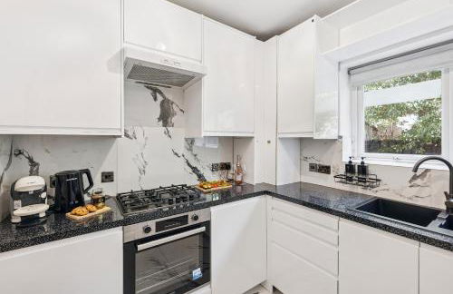 Modern and Comfortable Spacious 3 Bedroom House with Large Private Garden - Foto 17