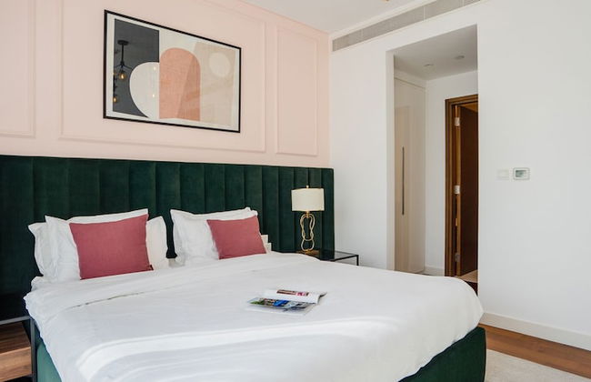 Aya - Awe-inspiring 2BR in City Walk with Balcony - Photo 8