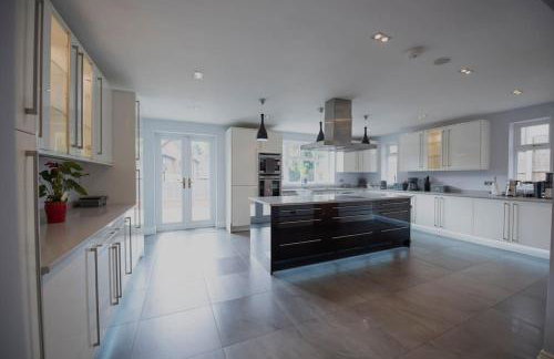 Luxury 6 bedroom house with parking - Northwood - Foto 7