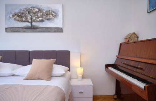 Sunny Apartment - Photo 9