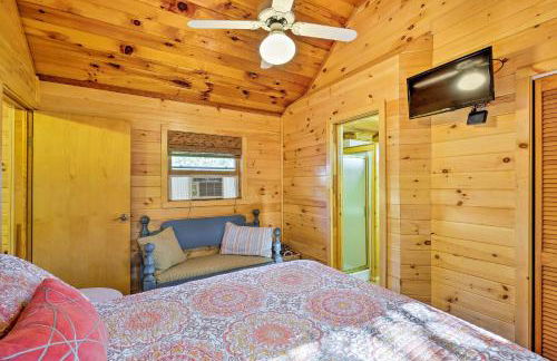 Bolton Landing Cottage with Deck, Walk to Beach! - Foto 14