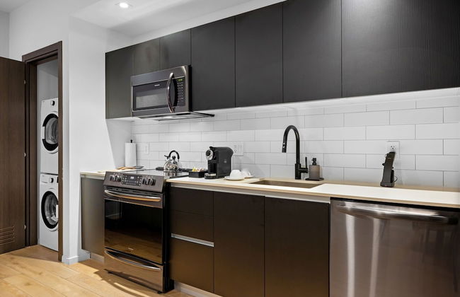 Apt with Stunning View at Downtown Miami - Photo 8