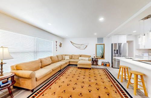 Spacious 4 bedroom 3 bath Clearwater Vacation House Cowboy Pool Fire Pit Games Close to Clearwater Beach Biking Trail Farmers Markets Harbor Health Spa Baycare Ballpark and Ruth Eckerd Hall Golf Courses - Photo 7