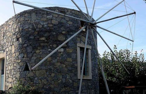 Authentic Cretan Stone Windmill - Foto 2