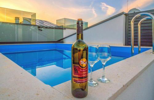 "Golden Sky"Rooftop Pool Villa - Photo 3