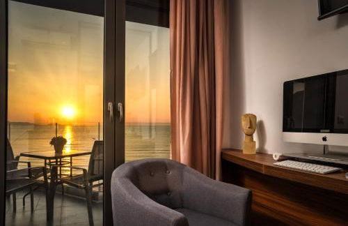 Violet Beach Front Private Villa - Foto 24