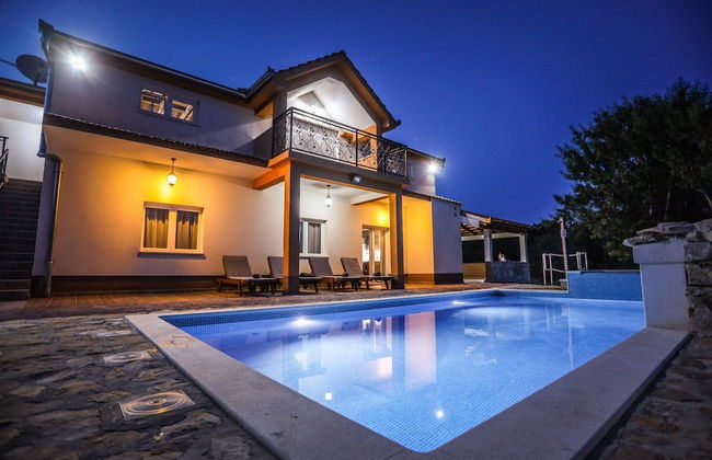 Secluded Holiday Home With Pool and Hot Tub - Foto 13