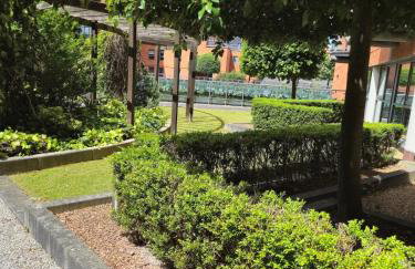 Stylish 2-Bed Apartment, Free Parking, Walk to Hospital & Uni - Foto 37