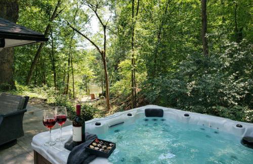 RiverEdge Haven Hot Tub, 5 Beds, Kayaks Near ND - Foto 1