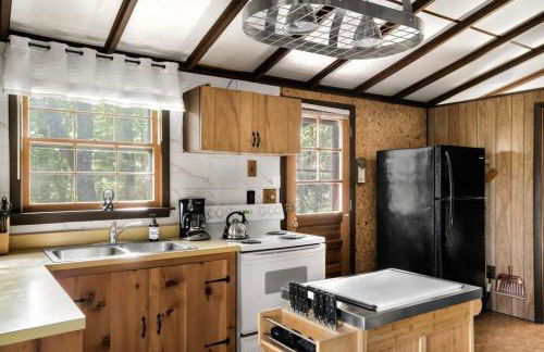 Secluded Cabin Hot Tub, Huge Deck, Fire Pit, WiFi - Foto 12