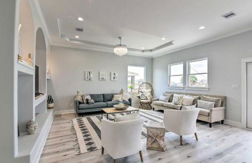 Walk to Crystal Beach Chic Family Retreat with Deck - Foto 5