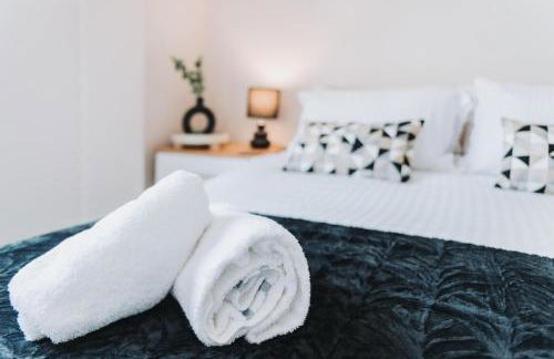 2 Bed 2 Bath Apartment Close to City Ctre Sleeps 5 -Free Parking - Foto 24