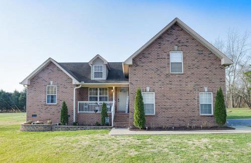 Spacious Lebanon Home with Pool 6 Mi to Downtown! - Foto 2