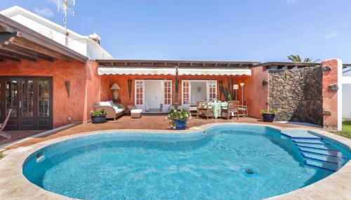 Bayside Evergreen House Serenity Oasis Garden Pool BBQ - Foto 2, Garden, sunbed, Garden view