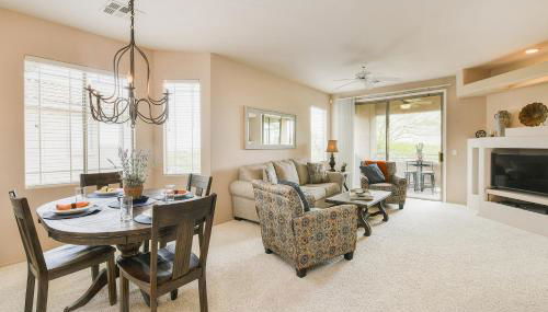 Mountain-view condo with incredible sunset views, pool, hot tub & grill - Foto 4