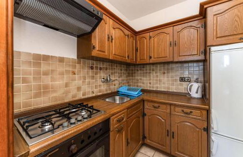 Stunning Apartment In Rtina - Photo 6